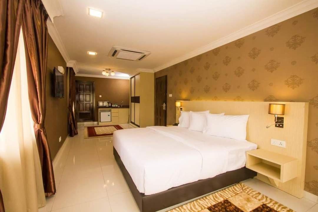 New Kesuma Villa Exclusive Stay Parit Raja Extérieur photo